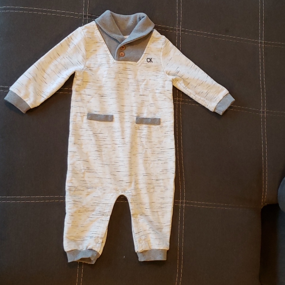 Calvin Klein onesie jumpsuit sz 6-9 months